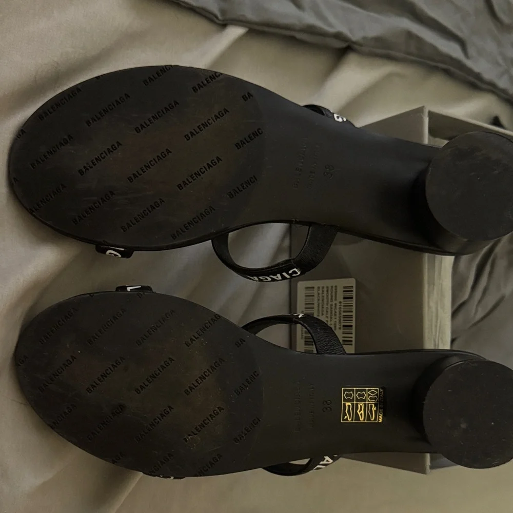 Balenciaga Elegant Gray Sandals - Picture 2 of 5